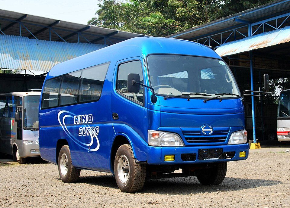 Sewa Hino Dutro Jetbus Jumbo Karawang